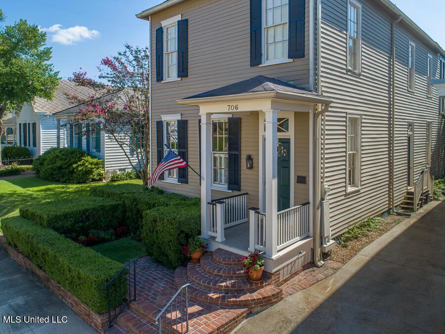 Beautiful 1900 Colonial style home blends the traditional & modern elements!